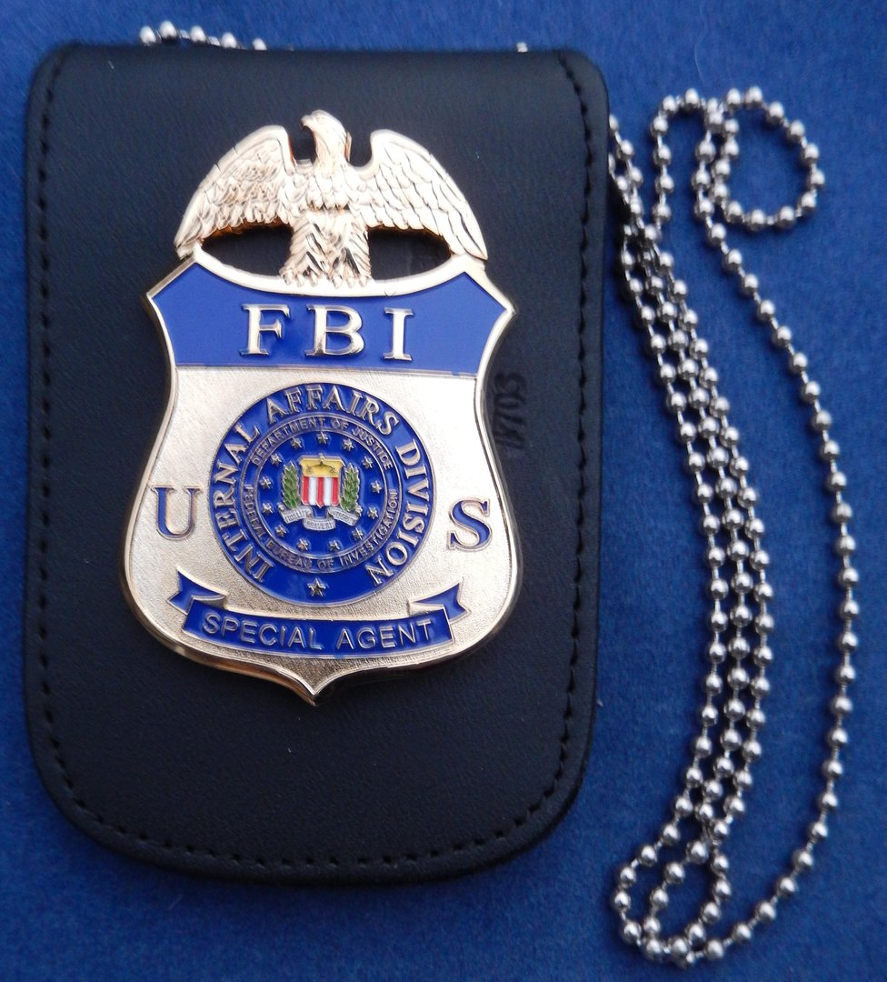 Badge holder neck chain FBI IA Sold witH badge. 
