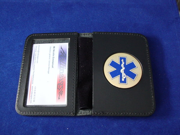 Porte insigne  "livre" pour insigne paramedical