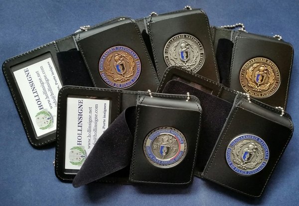Porte carte livre avec insigne Gendarmerie Nationale